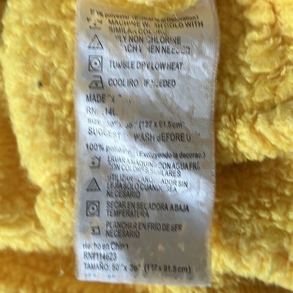 Snuggie Blanket Yellow Duck Design Wearable Throw Fleece Cozy Warm Soft - Picture 5 of 5